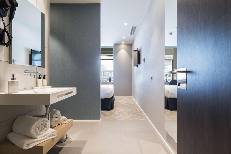 Bathroom 4, Sleep & Fly, Barcelona