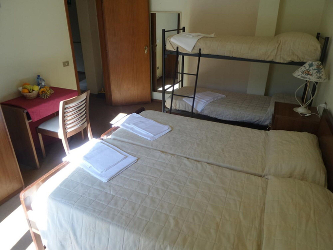 Bedroom 2, Hotel Ristorante La Sorgente, Como