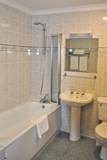 Bathroom 4, Lochway Hotel, West Dunbartonshire