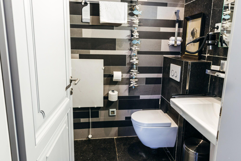 Bathroom 4, Prijeko Palace, Dubrovnik