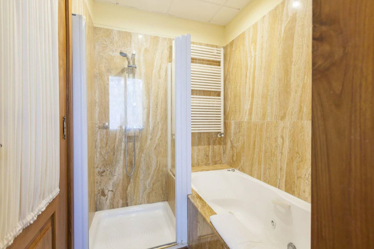 Bathroom 5, Can Arabi, Baleares