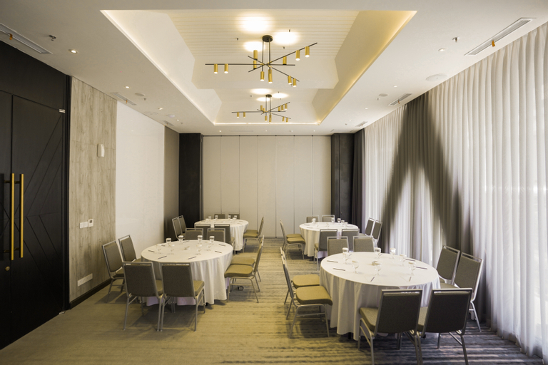 Business Facilities 19
