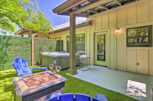 Romantic Wine Country Escape with Hot Tub and Patio!, Gillespie