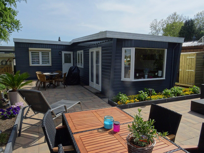 Type B Comfort four-person at the water, Voorst