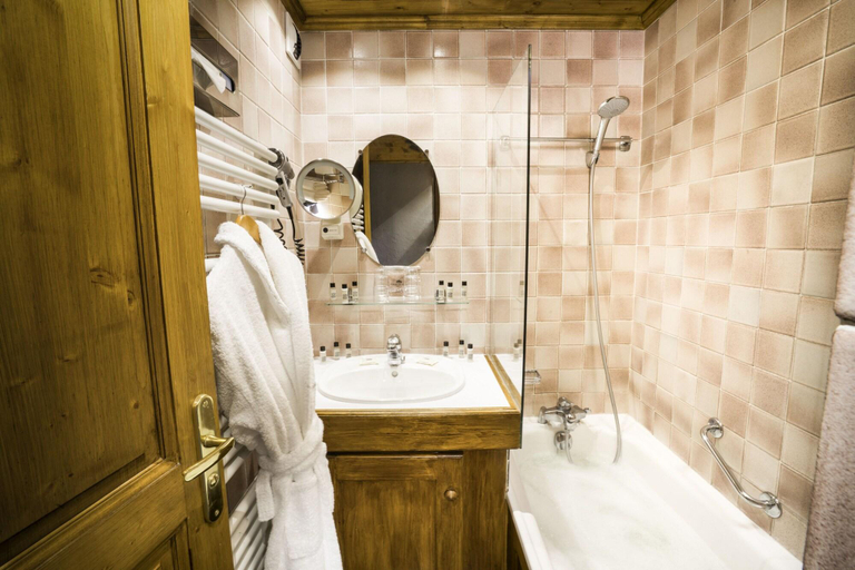 Bathroom 5, Hôtel Le Courcheneige, Savoie