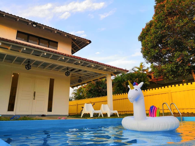 Afamosa Yellow Fencing Pool The Moments Villa 1319, Alor Gajah