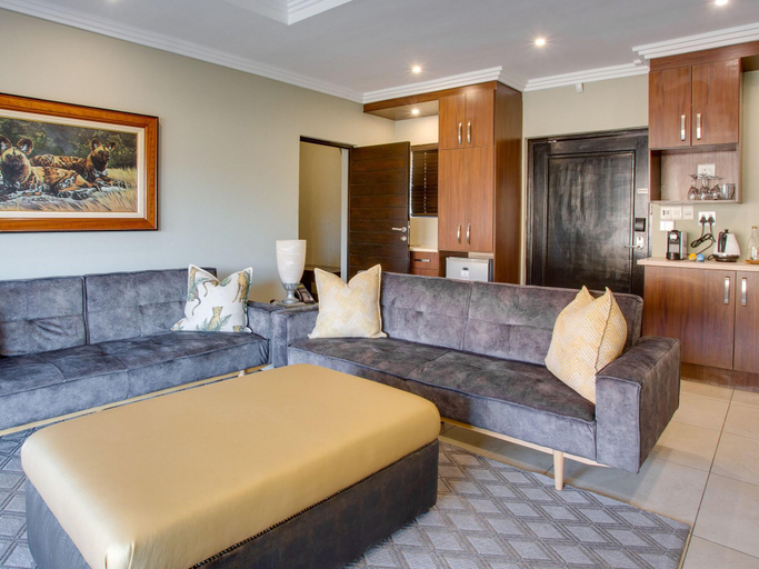Public Area 3, Shepherd's Tree Game Lodge, Bojanala