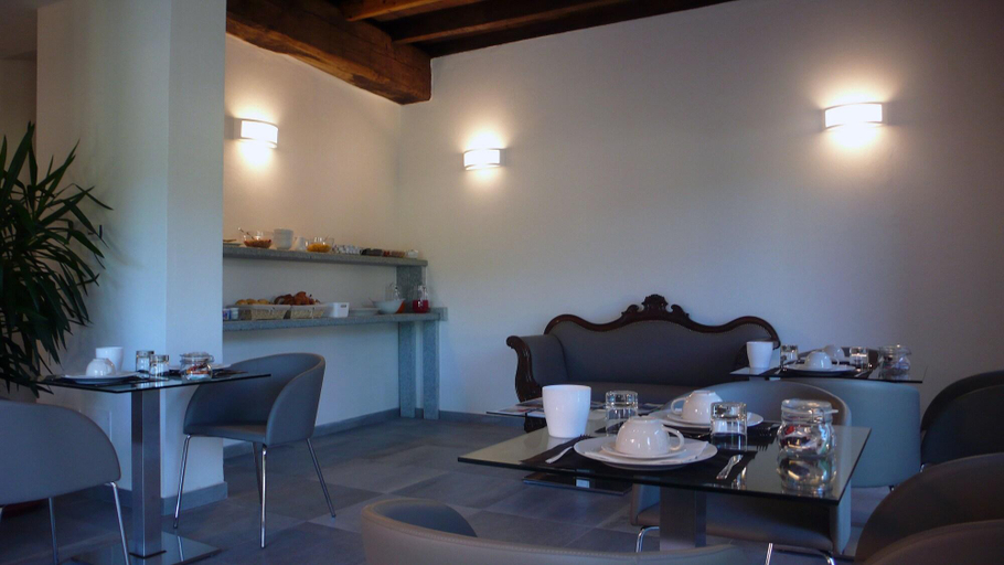 Food & Drinks 5, Corte Di Pellio, Como