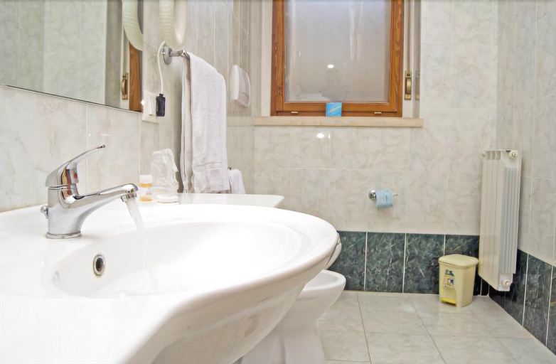 Bathroom 4, Hotel California, Rome