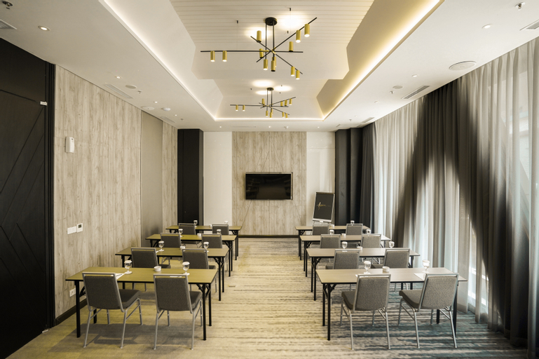 Business Facilities 18