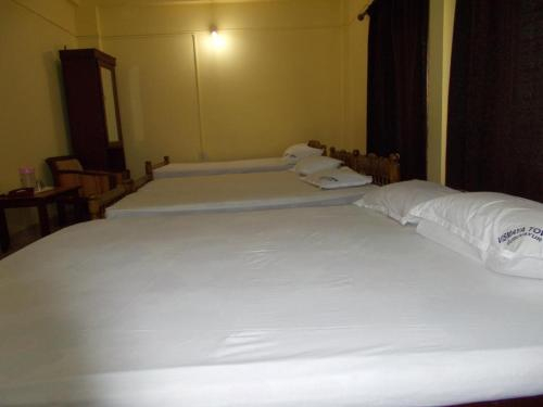 Group stay 100meter from temple, Thrissur