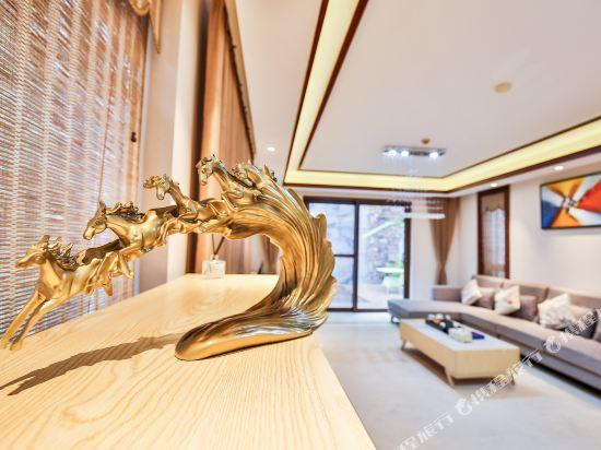 2, Sanya Mountain and Sea Resort Villa, Sanya