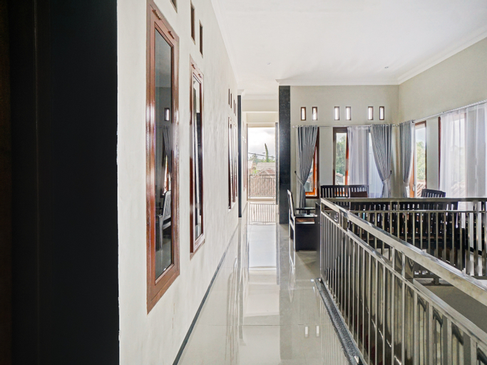 OYO 90472 Villa Dua Dua, Malang