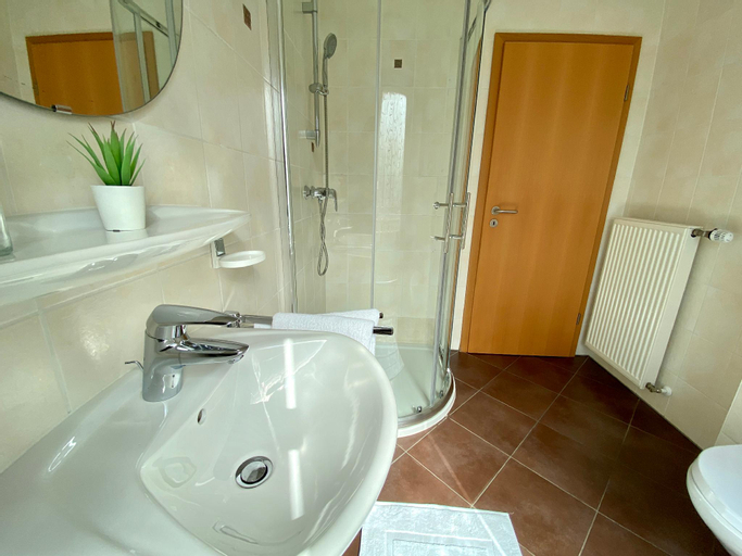 3, Modern Stylish & Spacious Apartment W Balcony View, Esch-sur-Alzette