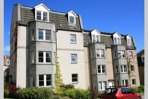 Ferryhill Apartment - Central Location with Private Parking, Aberdeen