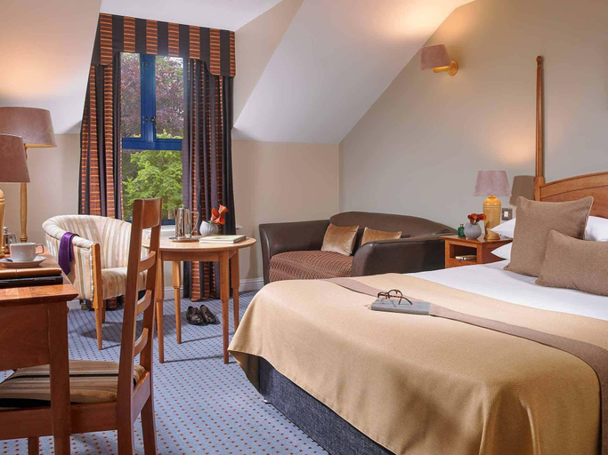 Bedroom 3, The Parkavon Hotel