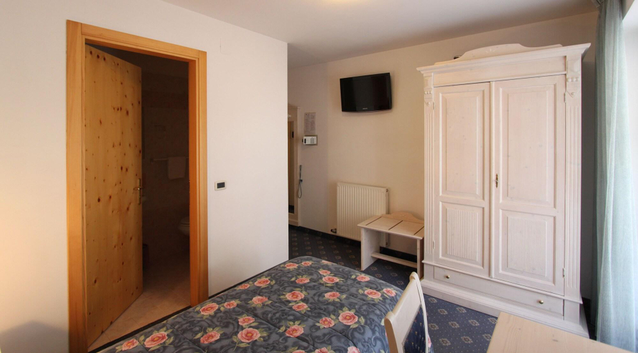 Bathroom 5, Hotel Europa, Trento
