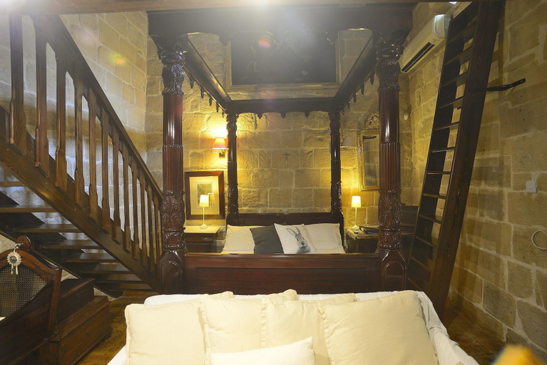 Public Area 3, The Burrow Guest House