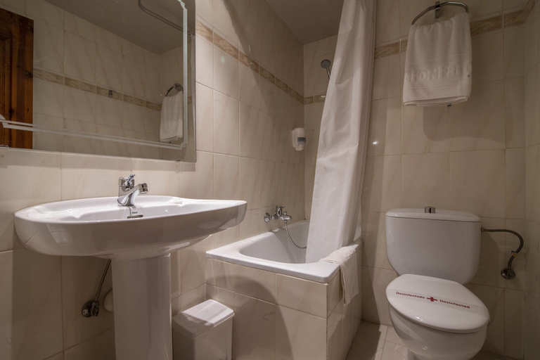 Bathroom 4, Fonfreda Hotel, Lleida