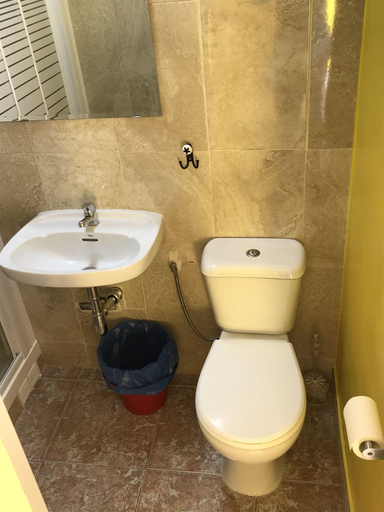 Bathroom 4, Hostal Apolo Xi, Madrid