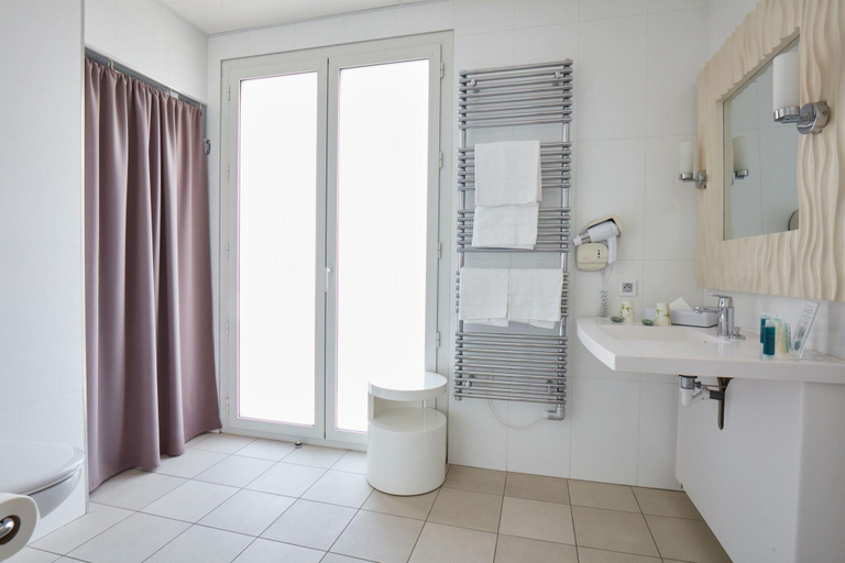 Bathroom 4, Kastel Wellness Hôtel Thalasso & Spa, Finistère