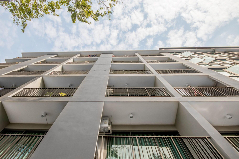 Exterior & Views 29