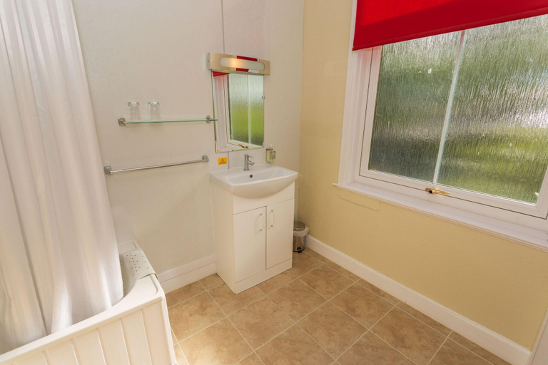 Bathroom 4, Ulbster Arms Hotel near Thurso, Highland