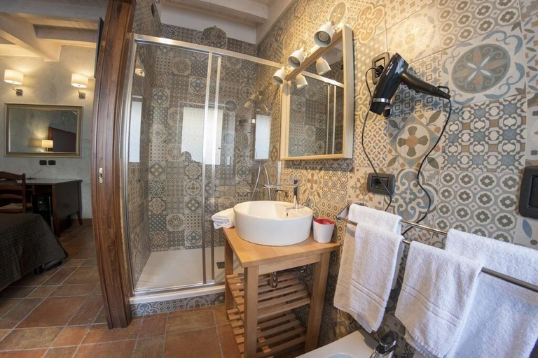 Bathroom 3, Hotel Capomulini Dimora Storica, Catania