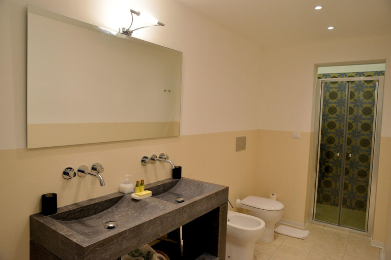 Bathroom 5, Masseria Palane, Lecce