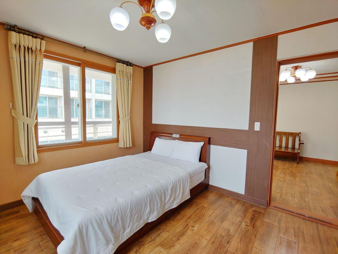 Bedroom 2, Seongsan Sunrise Pension, Seogwipo