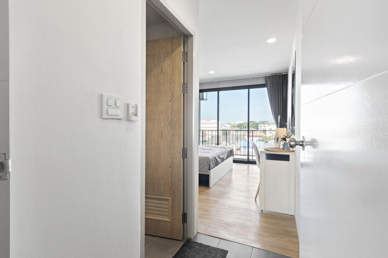 Exterior & Views 26