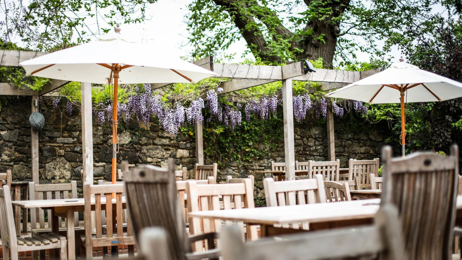 Food & Drinks 5, The Angel Inn, West Sussex