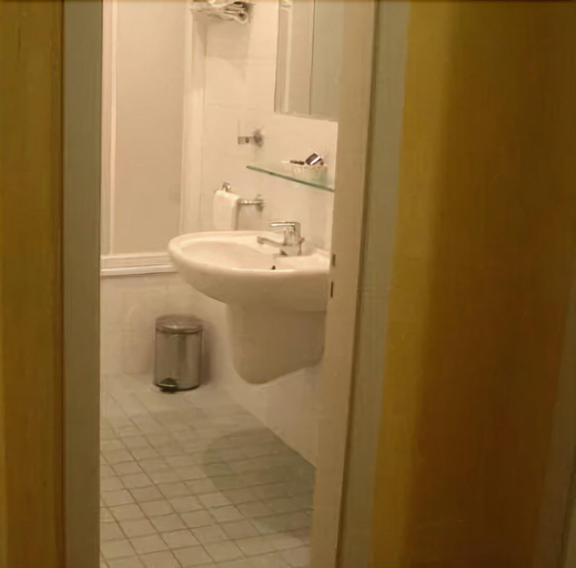 Bathroom 5, Hotel Victoria, Fermo