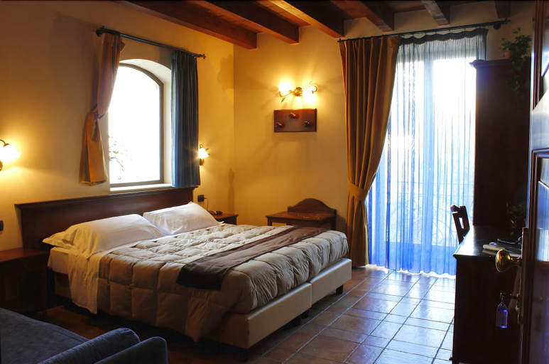 Bedroom 2, Hotel Capomulini Dimora Storica, Catania