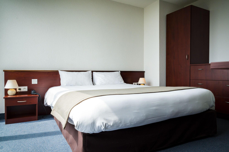 Bedroom 3, Brit Hotel Saint-Brieuc, Côtes-d'Armor
