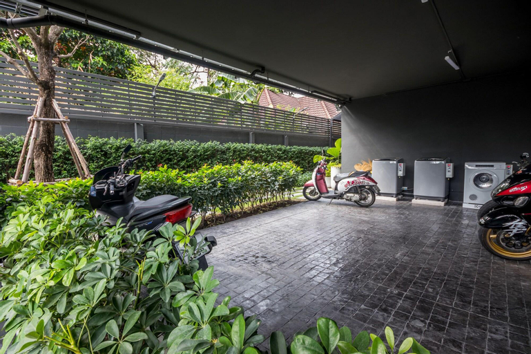 Exterior & Views 30