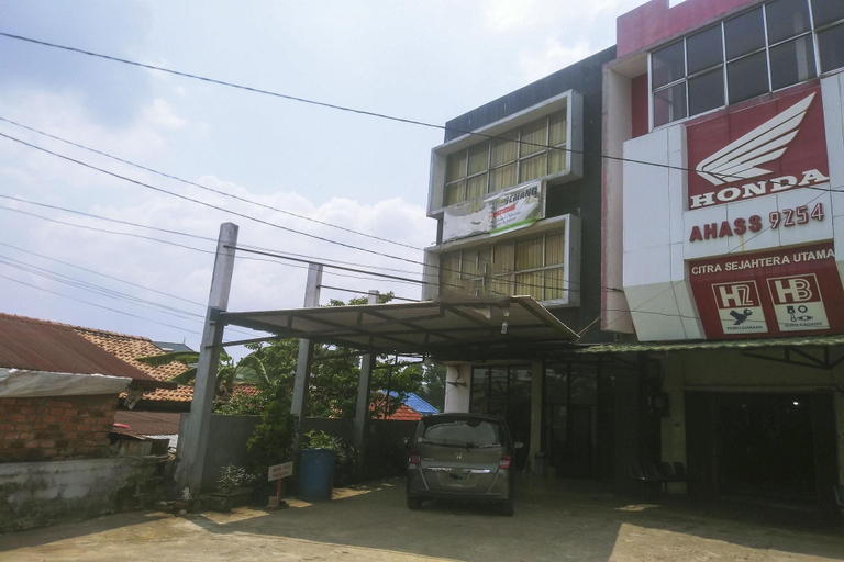 Exterior & Views