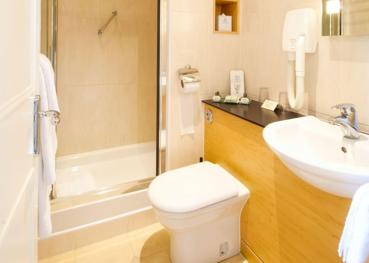 Bathroom 4, Wentworth Hotel, Suffolk