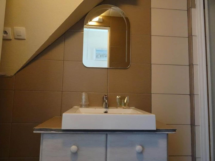 Bathroom 5, Hôtel d'Orbigny, Charente-Maritime