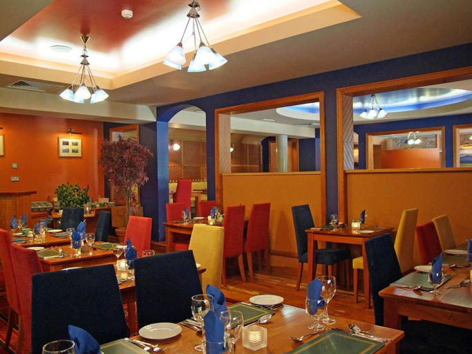 Food & Drinks 5, The Parkavon Hotel