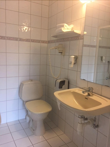 Bathroom 5, Finnsnes Hotell, Lenvik