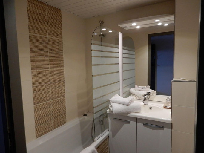 Bathroom 4, Alpha Hotel, Haute-Savoie