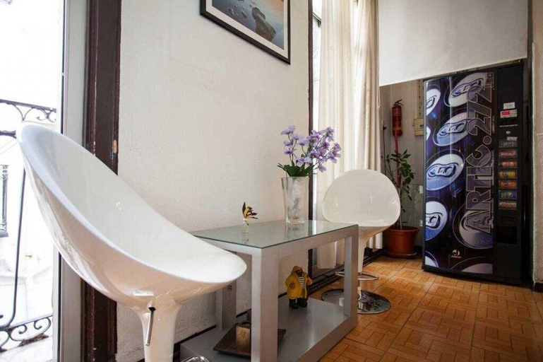 Bathroom 2, Hostal Los Arcos, Madrid