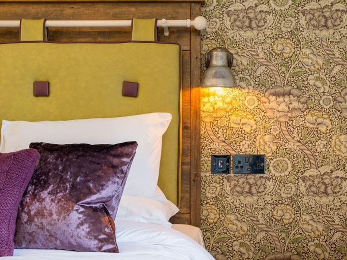 Bedroom 5, The Cornish Arms, Devon