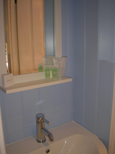 Bathroom 4, Petherton Cottage Studios, Dorset