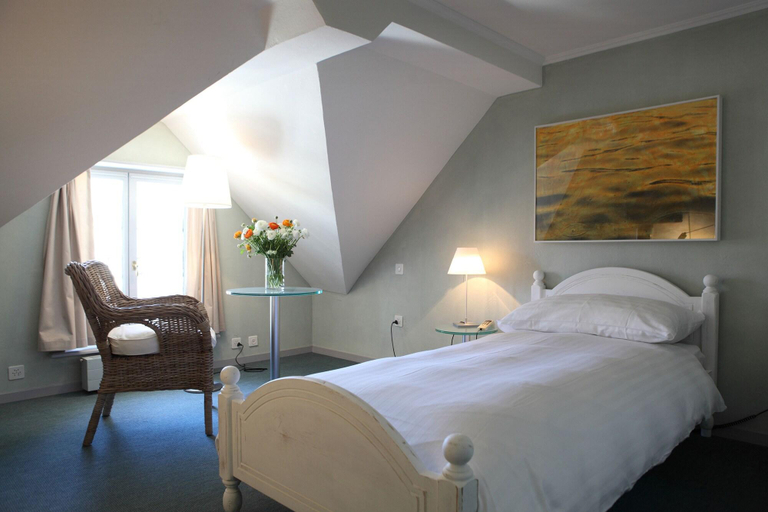 Bedroom 3, Hotel Hirschen am See, Meilen