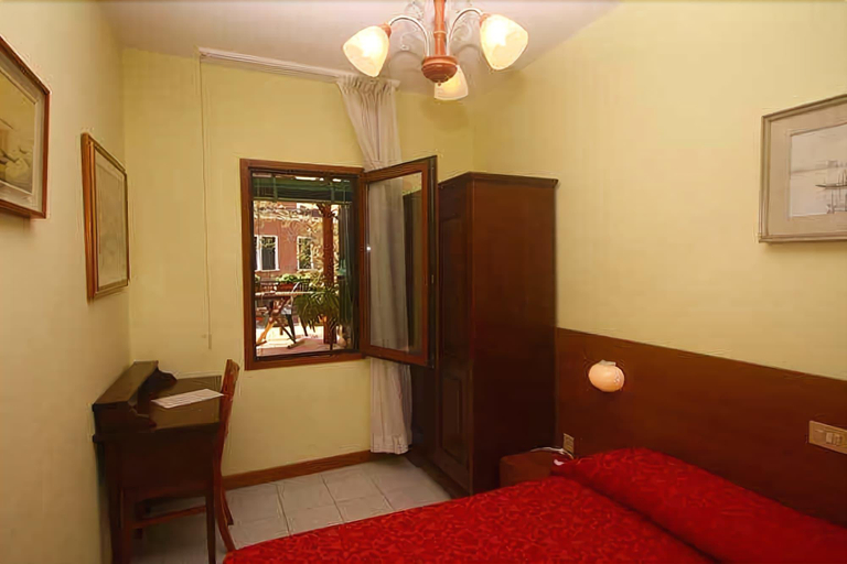 Bedroom 3, Hotel Dalla Mora, Venezia