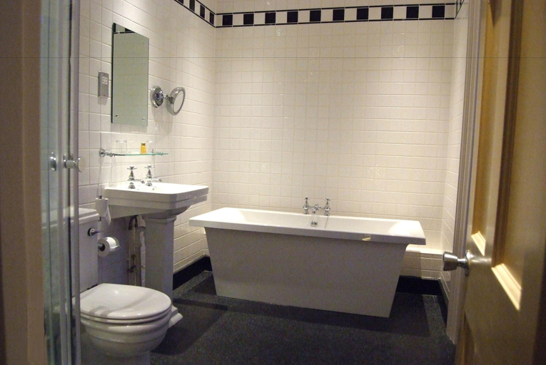 Bathroom 5, The Manor Hotel by Greene King Inns, Somerset