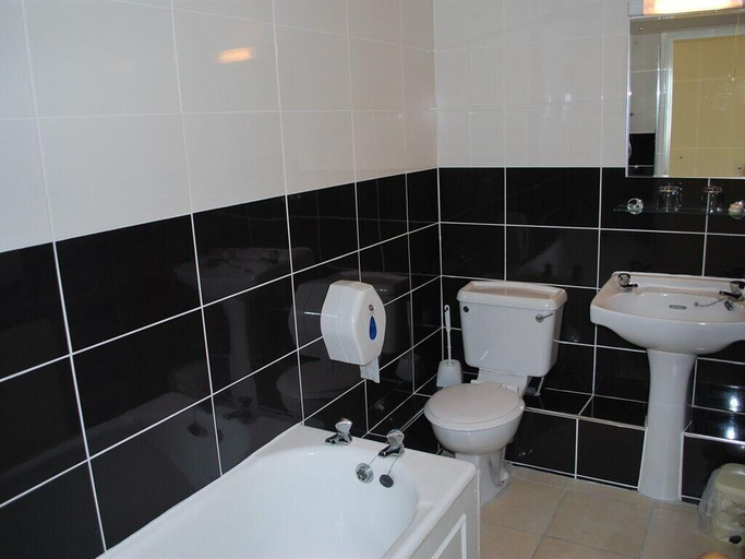Bathroom 4, The George Hotel, East Sussex
