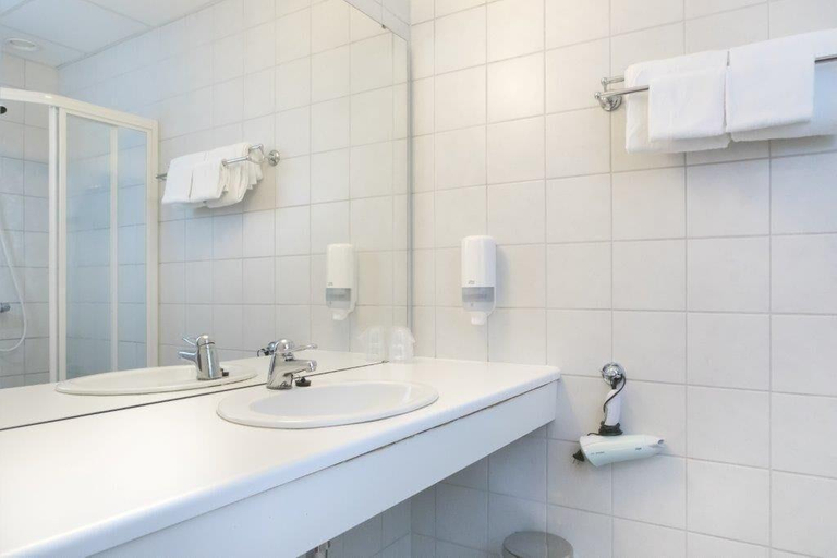 Bathroom 5, Aalesund Airport Hotel, Giske